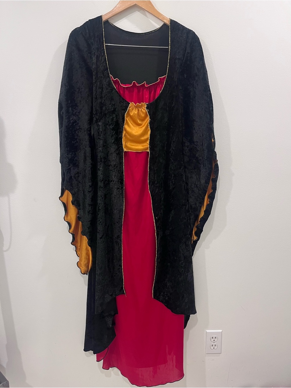 Women’s Renaissance Medieval Costume